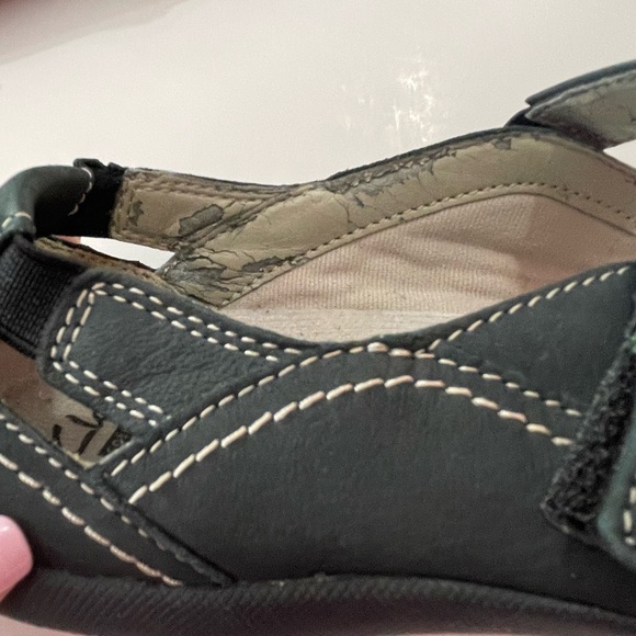 Clarks Collection Soft Cushion Strap Mary Jane Shoes - Picture 6 of 8